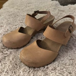 Dansko beige clog/shoe